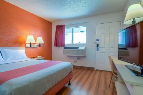 Motel 6 Rowland Heights, CA - Los Angeles - Pomona, Room