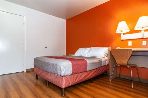 Motel 6 Palm Springs, CA - East - Palm Canyon, Room