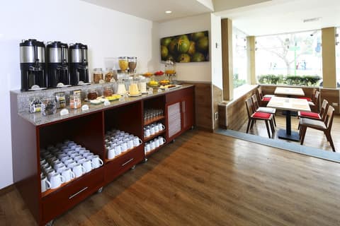 Casa Andina Standard Miraflores San Antonio, Breakfast area