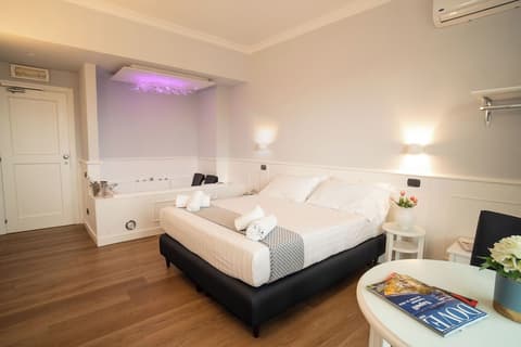 Hotel Barbarella, Room