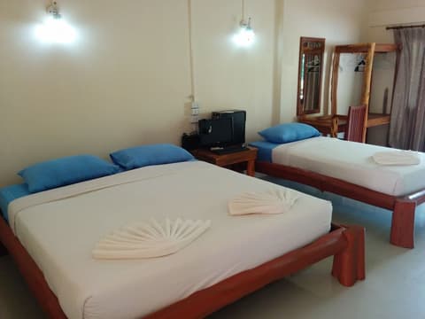 Paradise Bungalows, Room