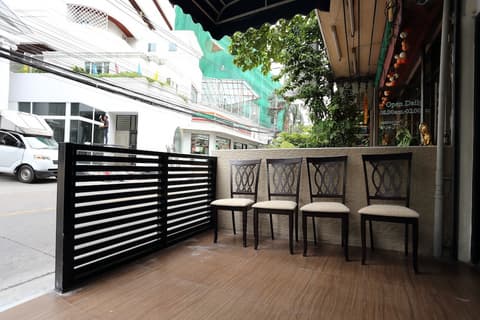 Sukhumvit 20 Guest House, Front of property