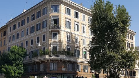 Cesar Vatican Rooms, Front of property