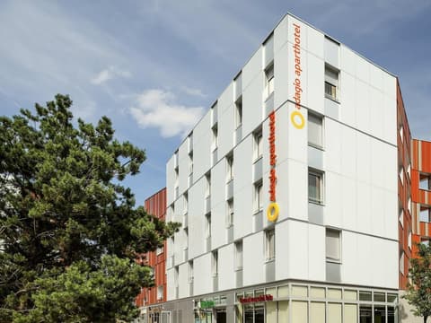 Aparthotel Adagio Access Paris Massy Gare TGV, Miscellaneous