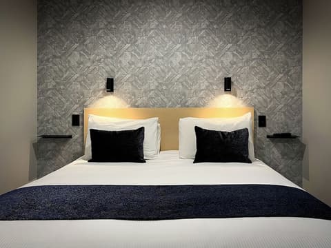 Beaches Nelson, Room