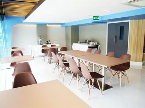 Grand Tower Inn Sathorn Bangkok, Restaurant