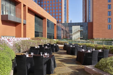 Ramada Plaza Xian South, Courtyard