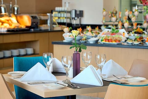 Hilton Garden Inn Tabuk, Restaurant