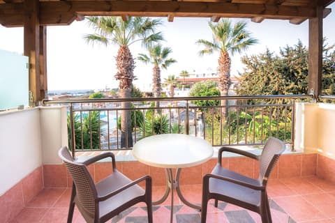 Kouros Palace Hotel, Room