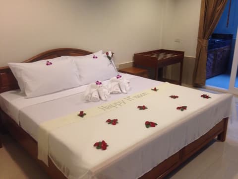 Siray House, Room