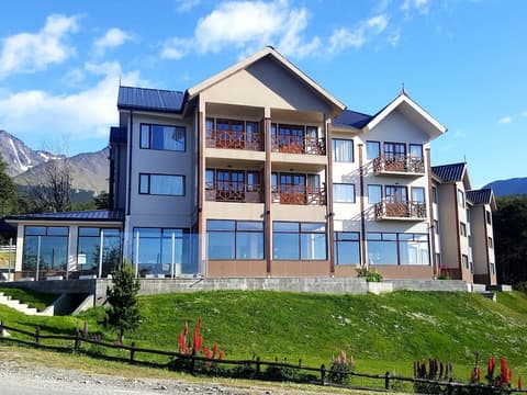 Altos Ushuaia Hotel & Resto, Front of property