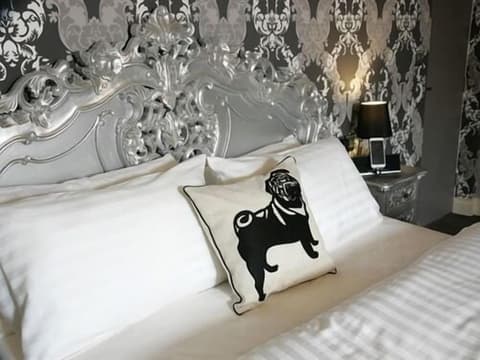 The Lambton Worm, Room