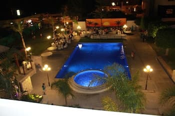 The Caravel Hotel, Pool