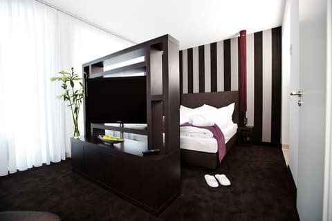 Goodman's Living, Room