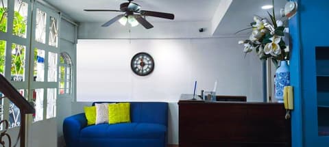 Hotel Tazumal House, Reception