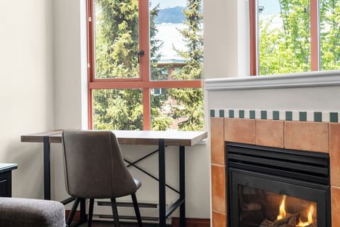 Alpenglow Lodge by MountainView, Room