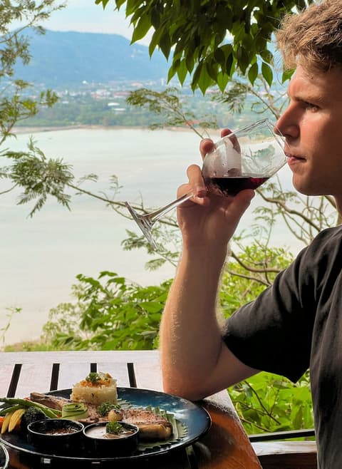 Korsiri Villas, In-room dining