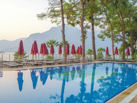 Orka Lotus Beach, Pool