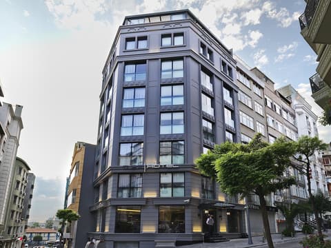 Misa Hotel, Property entrance