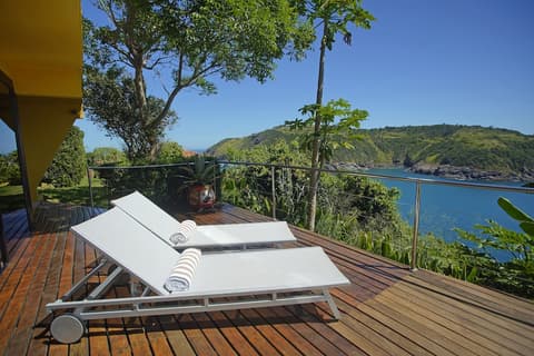 Cliffside Luxury Inn, Room