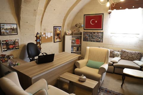 Arch Palace, Reception