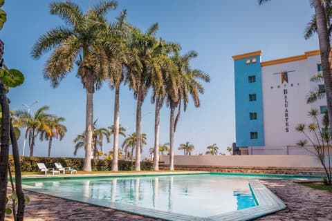 Hotel Baluartes, Outdoor pool