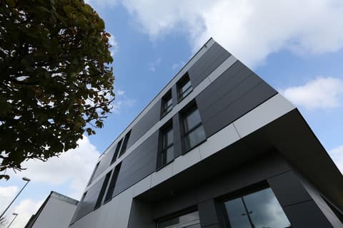 Economy-Hotel, Property entrance