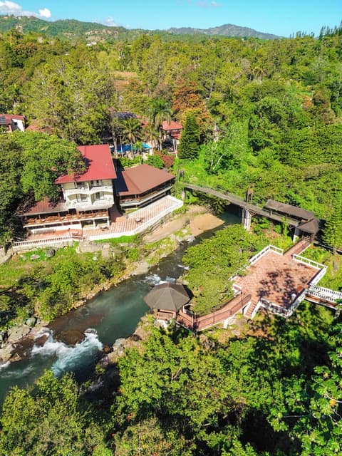 Hotel Gran Jimenoa, Property grounds