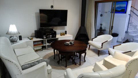 Sleepers Villa, Lobby sitting area