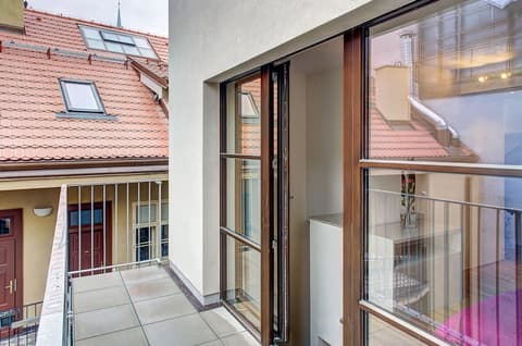 4 Arts Apartments by Adrez Living, Balcony