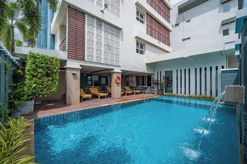 Ratana Hotel Rassada, Pool