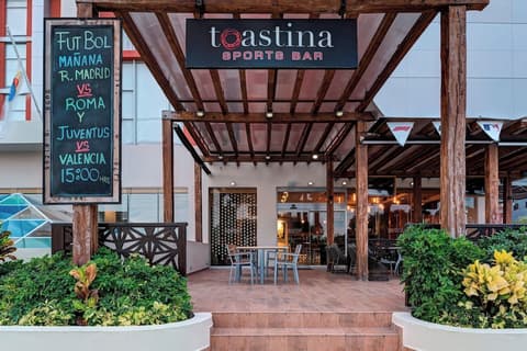 Four Points by Sheraton Cancun Centro, Bar (on property)