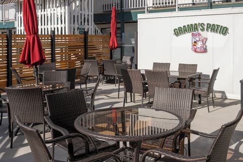 Grama's Inn, Terrace/patio