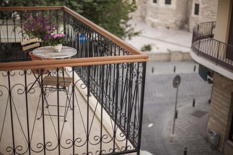 Operetta House, Balcony