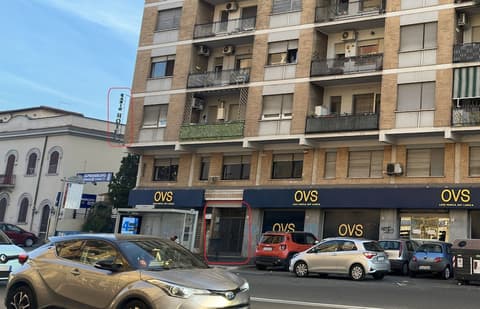 Radio Hotel, Front of property