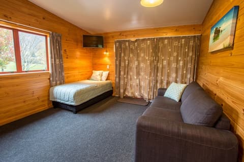 Nelson City TOP 10 Holiday Park, Room