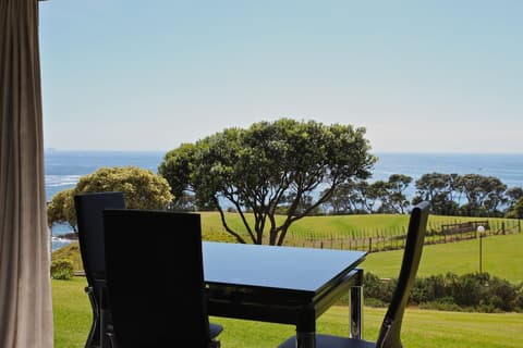 Pacific Rendezvous, Living area