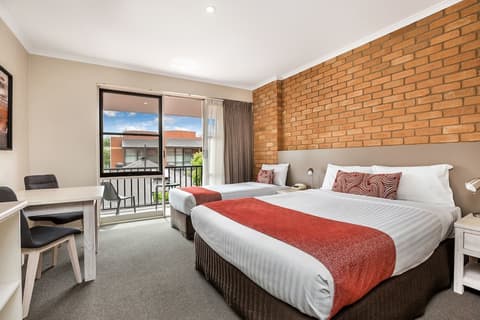 National Hotel Complex and Bendigo Central Apartments, Room