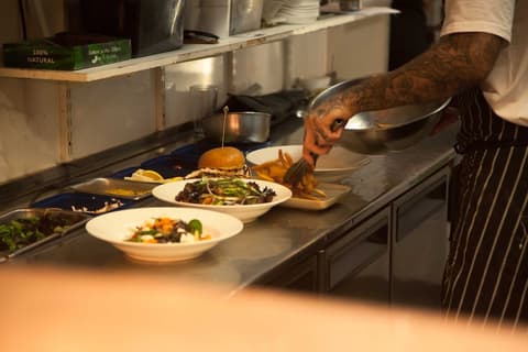 Sporties Hotel, Restaurant