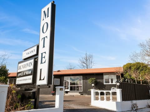 Dunrovin Motel, Property grounds