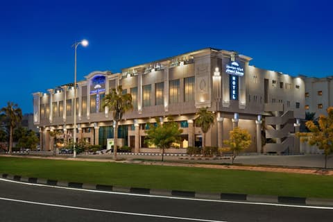 Howard Johnson by Wyndham Dammam, Exterior