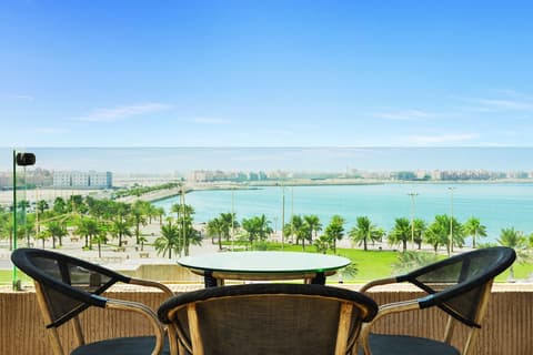 Howard Johnson by Wyndham Dammam, Terrace/patio