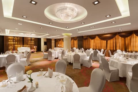 Howard Johnson by Wyndham Dammam, Dining