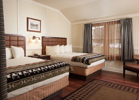 Mammoth Hot Springs & Cabins - Inside the Park, Room