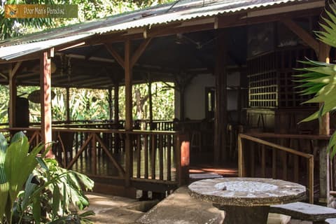 Poor Man's Paradise, Restaurant