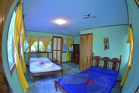 Poor Man's Paradise, Room