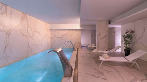 NH Collection Porto Batalha, Indoor pool