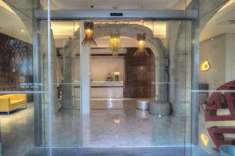 NH Collection Porto Batalha, Reception