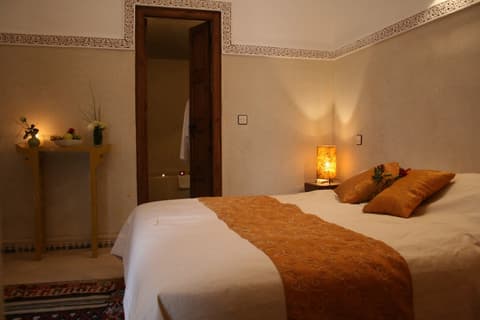 Riad Elias, Room