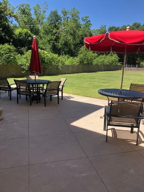Holiday Inn Hotel & Suites Lafayette North by IHG, BBQ/picnic area